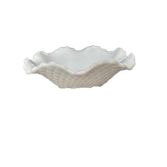 Vintage White‎ Milk Glass SquareNut Candy Dish Bowl Ruffled Rim Diamond Pattern - Picture 1 of 4